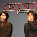 俳優の東出昌大と桐谷健太が映画『GONINサーガ』プレミア試写会舞台あいさつに出席